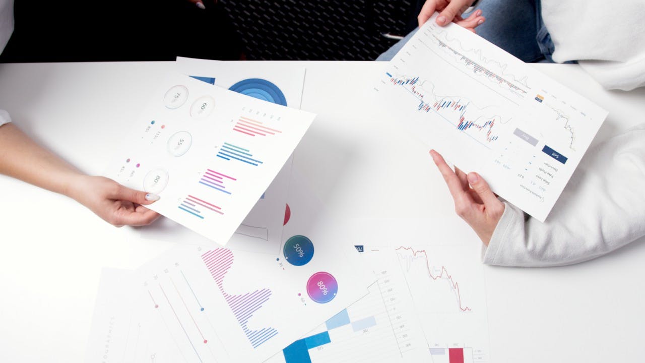 Gambar Perbedaan Capital Market Line (CML) dan Security Market Line (SML)