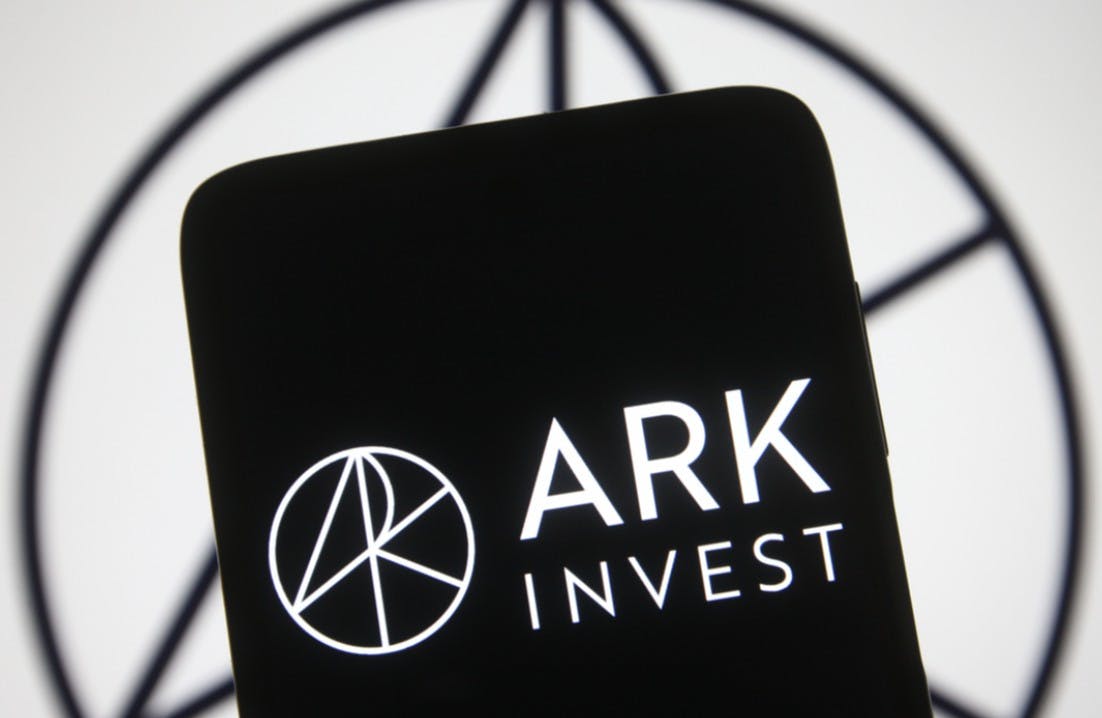 Gambar ARK Invest Lepas $52 Juta Saham Coinbase Selagi Harga Sahamnya Menembus di atas $270