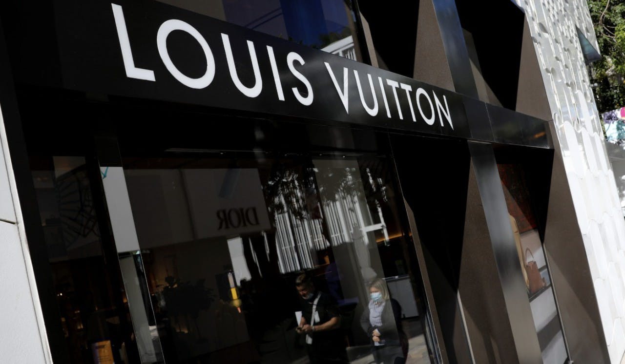 Gambar Eksklusif, Louis Vuitton Luncurkan Via Tile Trunk untuk 200 Pemilik NFT!