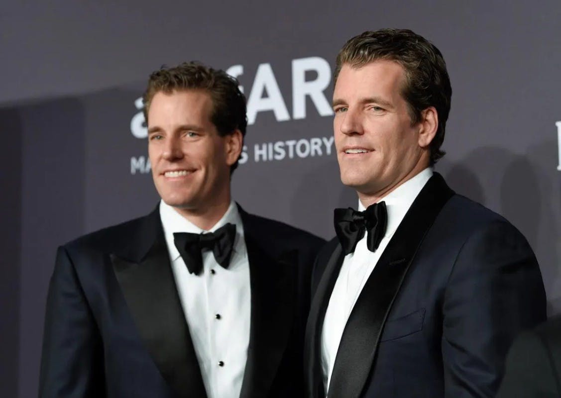 Gambar Winklevoss Bersaudara Donasikan $1 Juta dalam Bitcoin untuk Menggulingkan Elizabeth Warren?