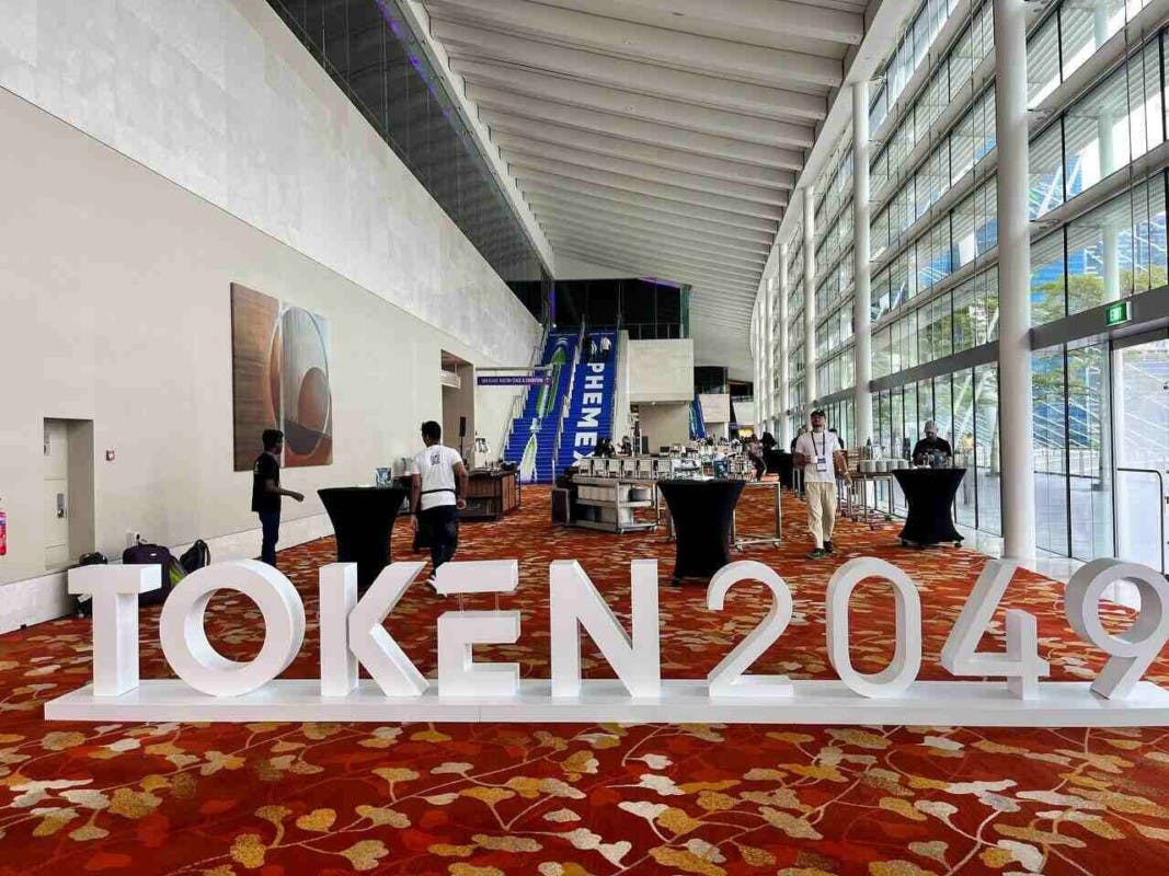 Gambar Rahasia di Balik Kekayaan Crypto: Kisah Sukses dari Ajang Token2049 di Dubai