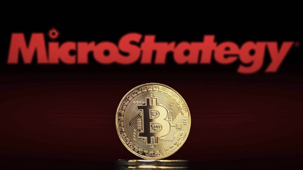 Gambar MicroStrategy: Saham Melonjak, Kepemilikan Bitcoin Mencapai 226.500!